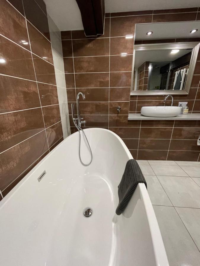 Spacious, Luxury Town Centre Granary Conversion Stamford Exterior foto